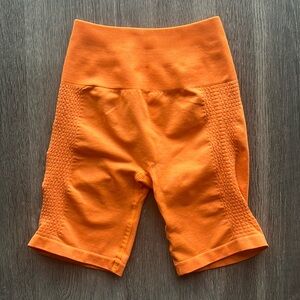 Alphalete Seamless Biker Shorts 7" | Orange | Size S